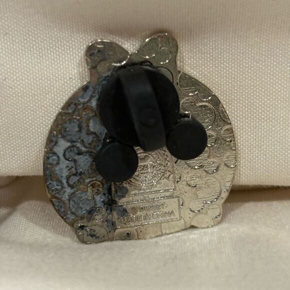 Disney Daisy Duck Pins set of 2 Tsum Tsum Daisy and Christmas Ornament EUC - Picture 6 of 6